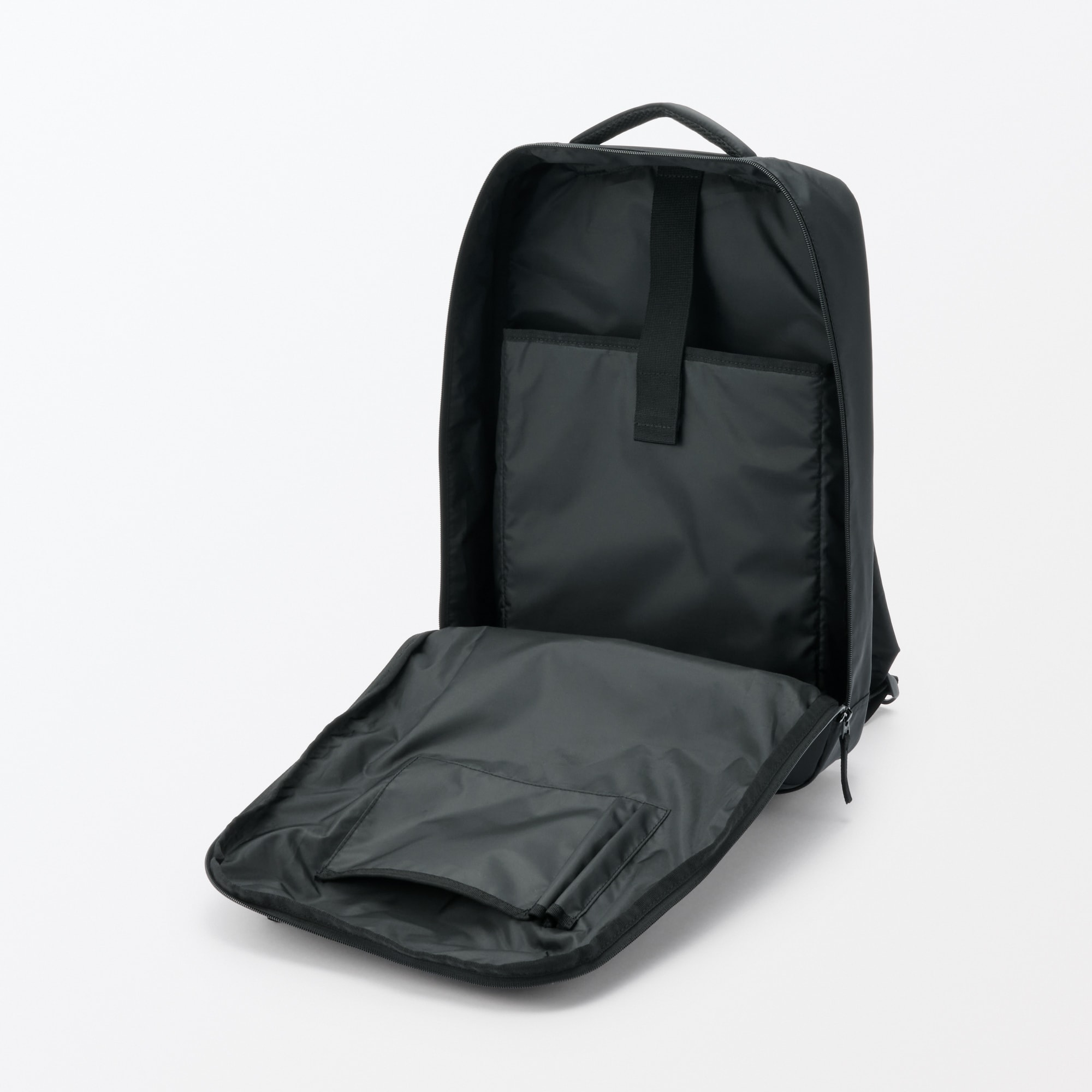 肩の負担を軽くする　撥水ナイロンビジネスリュックサック