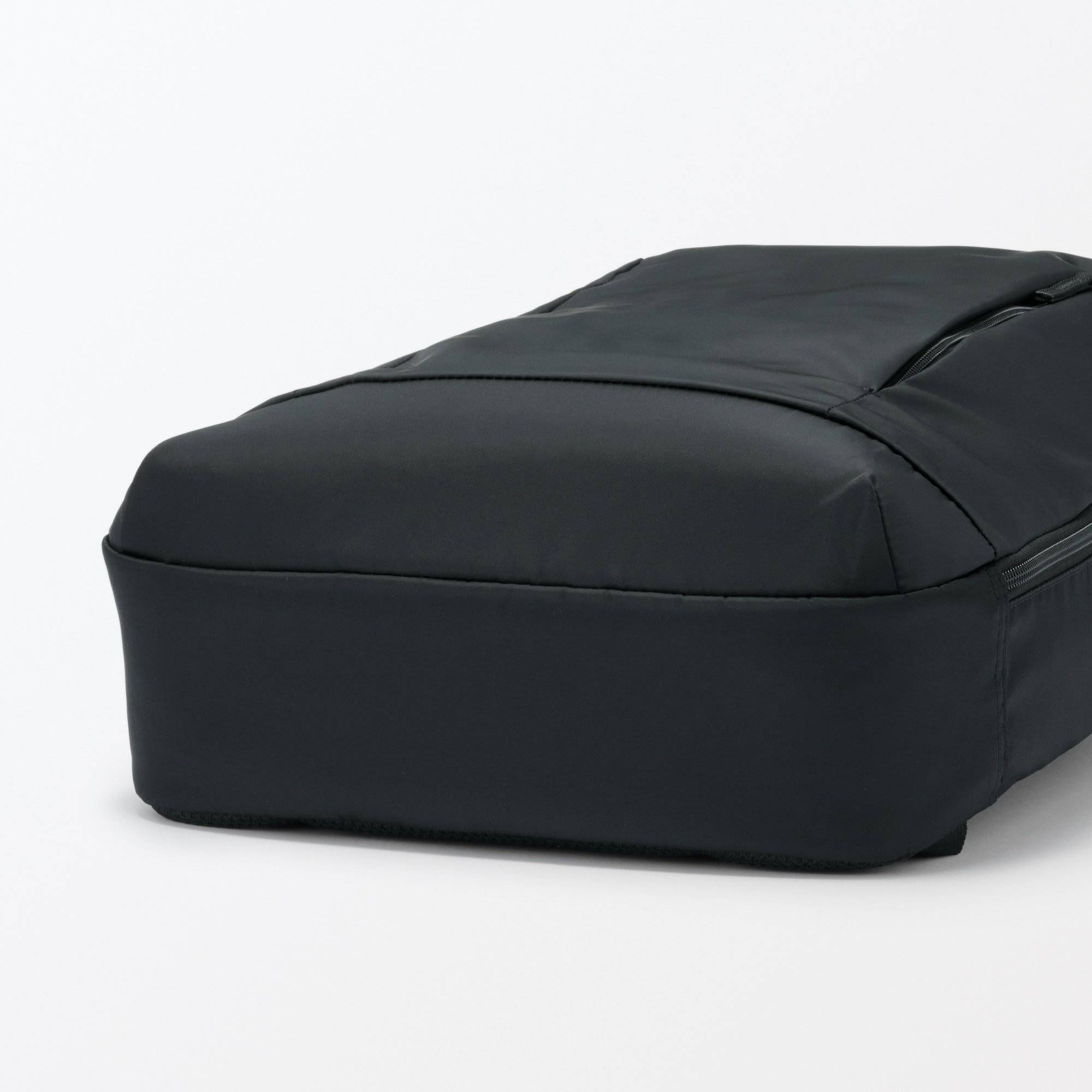 肩の負担を軽くする　撥水ナイロンビジネスリュックサック