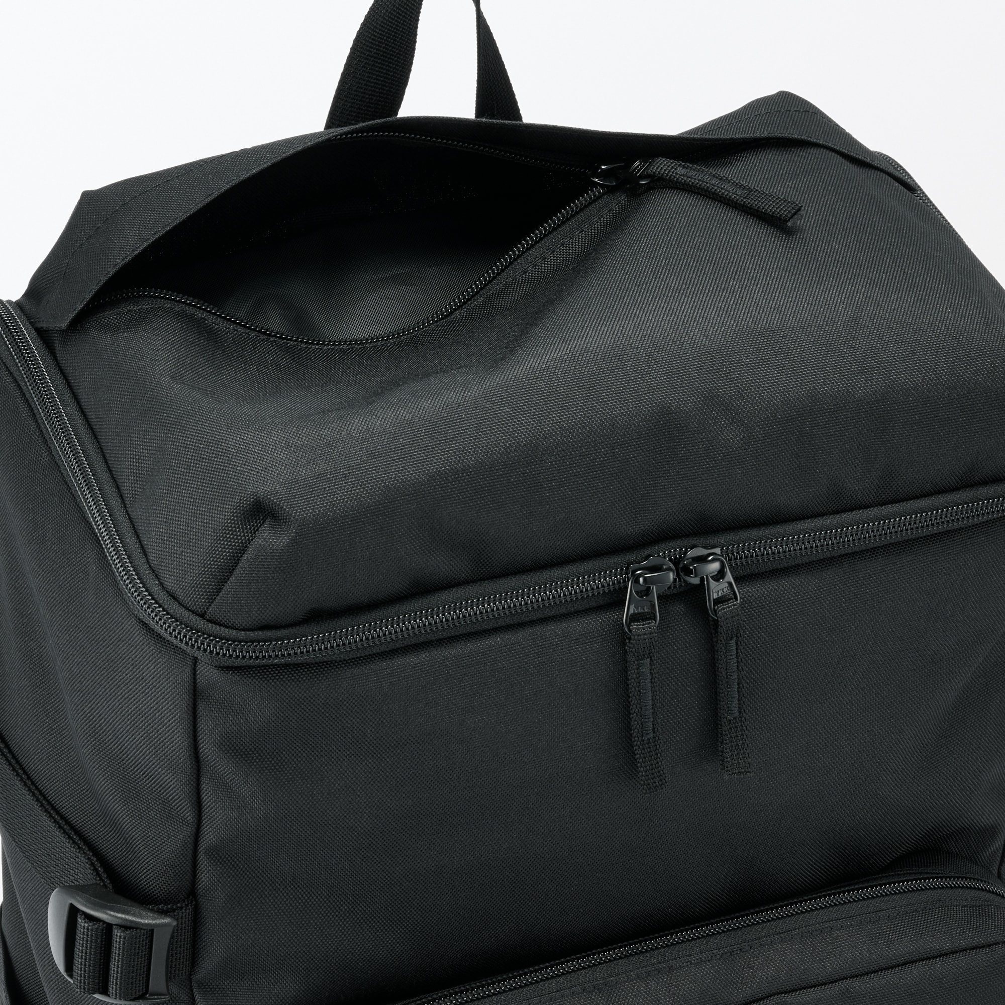 肩の負担を軽くする　撥水上から開くリュックサック