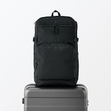 肩の負担を軽くする　撥水上から開くリュックサック