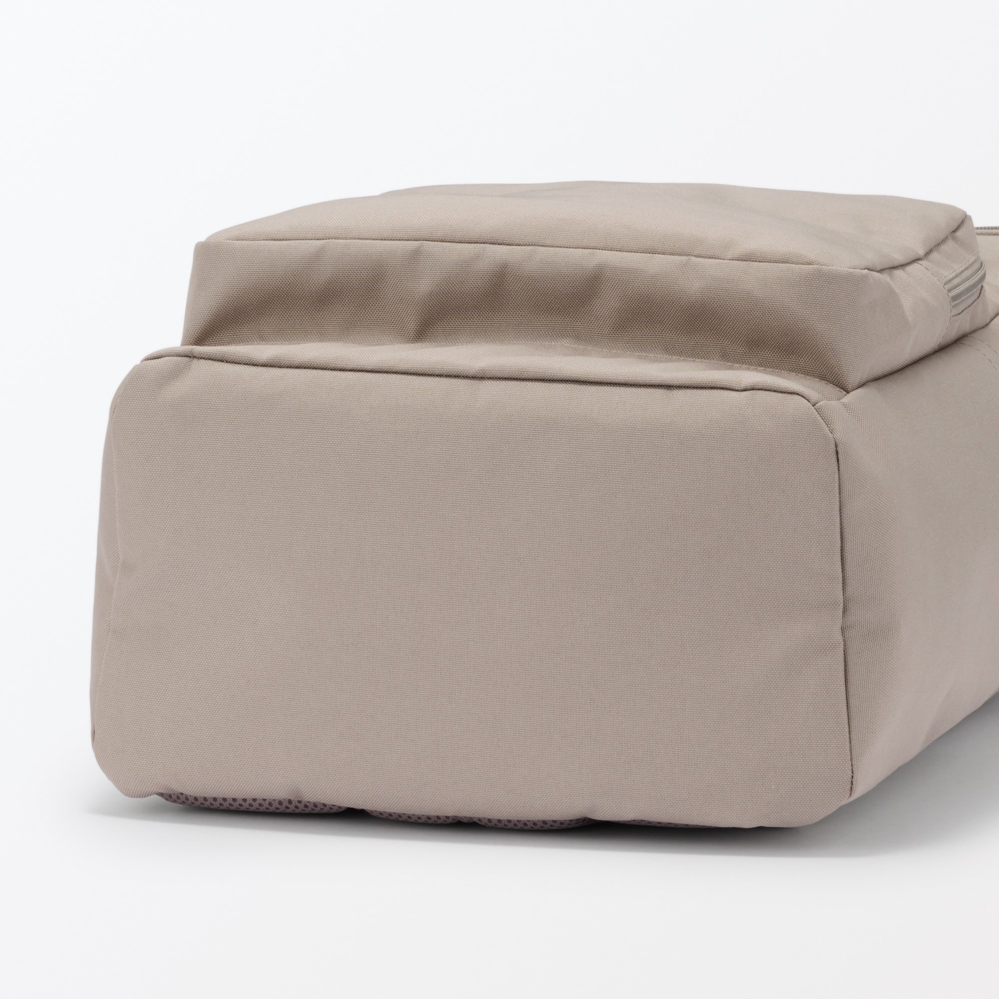 肩の負担を軽くする　撥水上から開くリュックサック