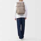 肩の負担を軽くする　撥水上から開くリュックサック