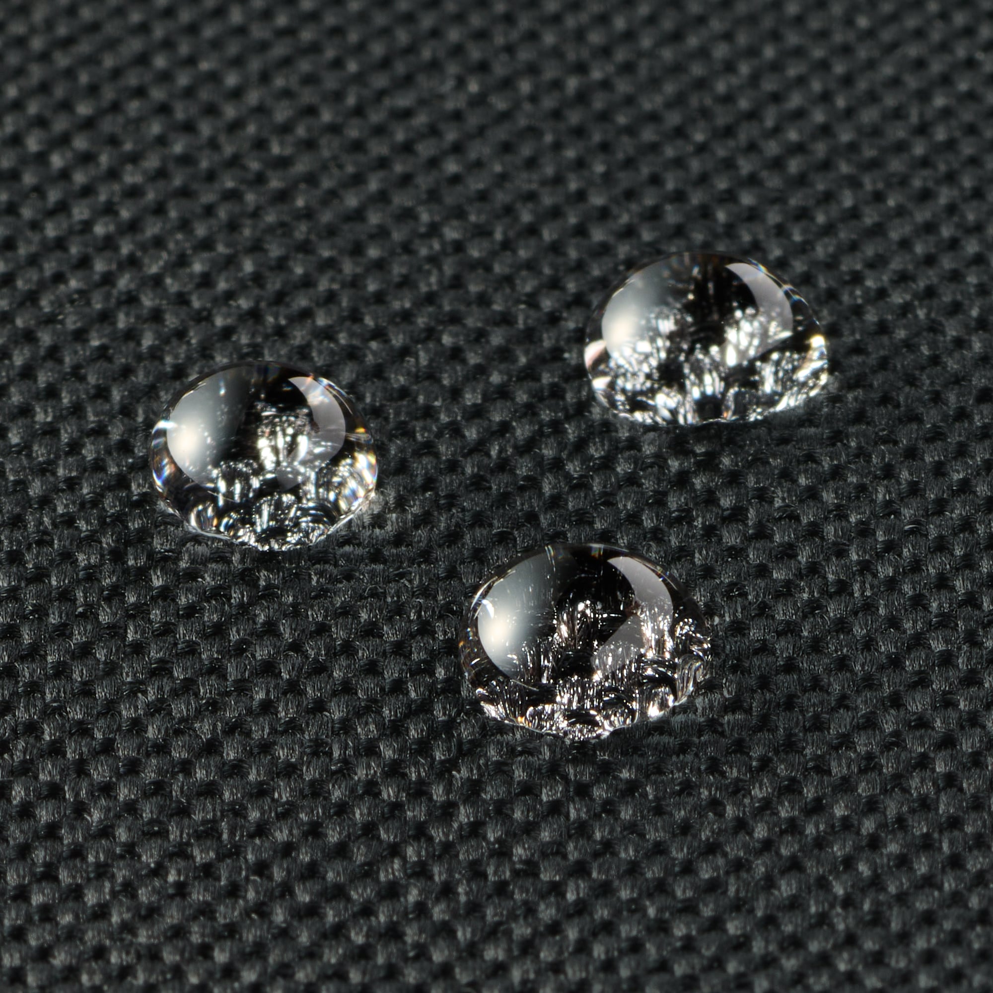 肩の負担を軽くする　撥水上から開くリュックサック