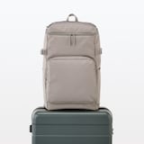 肩の負担を軽くする　撥水上から開くリュックサック