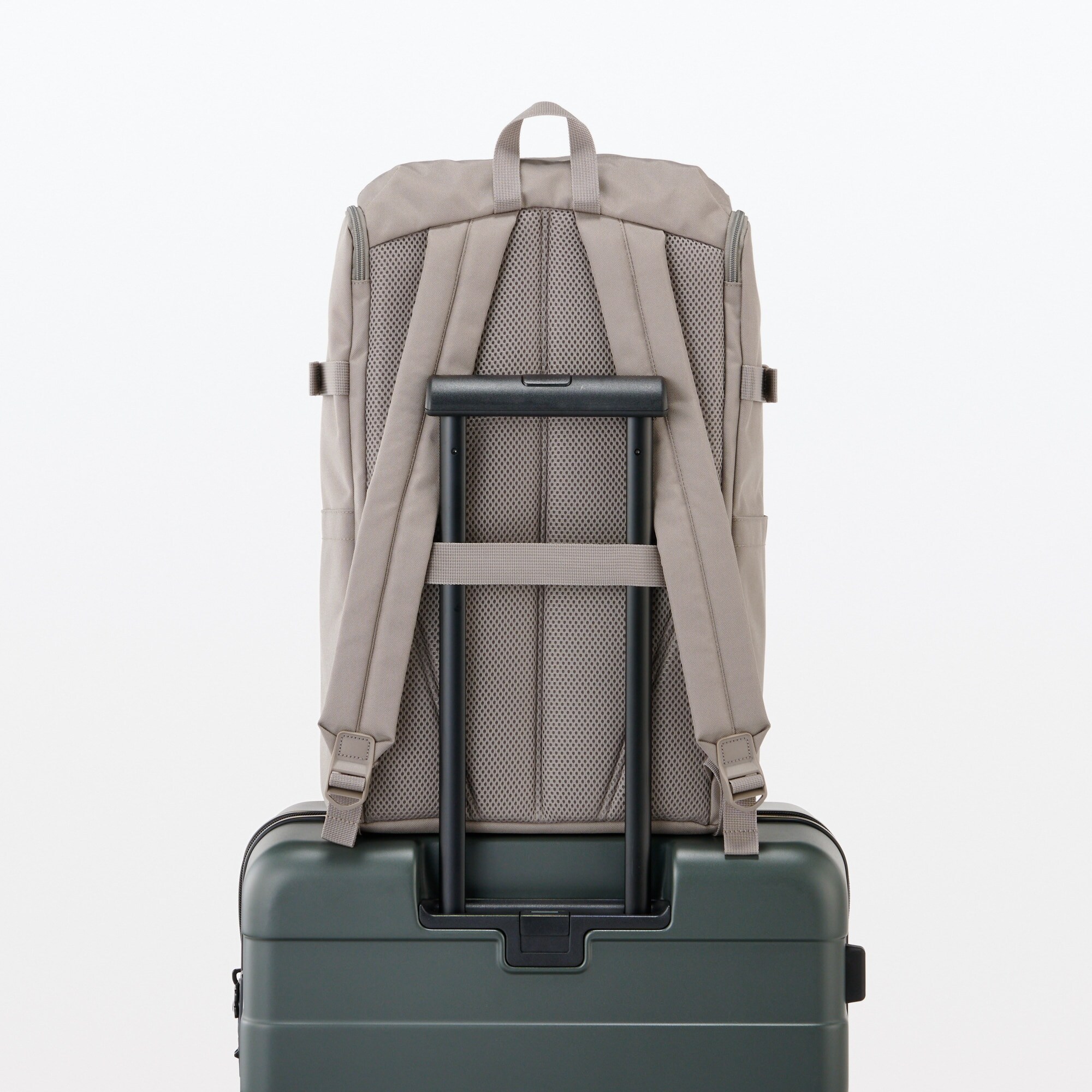 【無印良品】肩の負担を軽くする　撥水大容量リュックサック 楽天市場】【無印良品 公式】肩の負担を軽くする 撥水上から開く