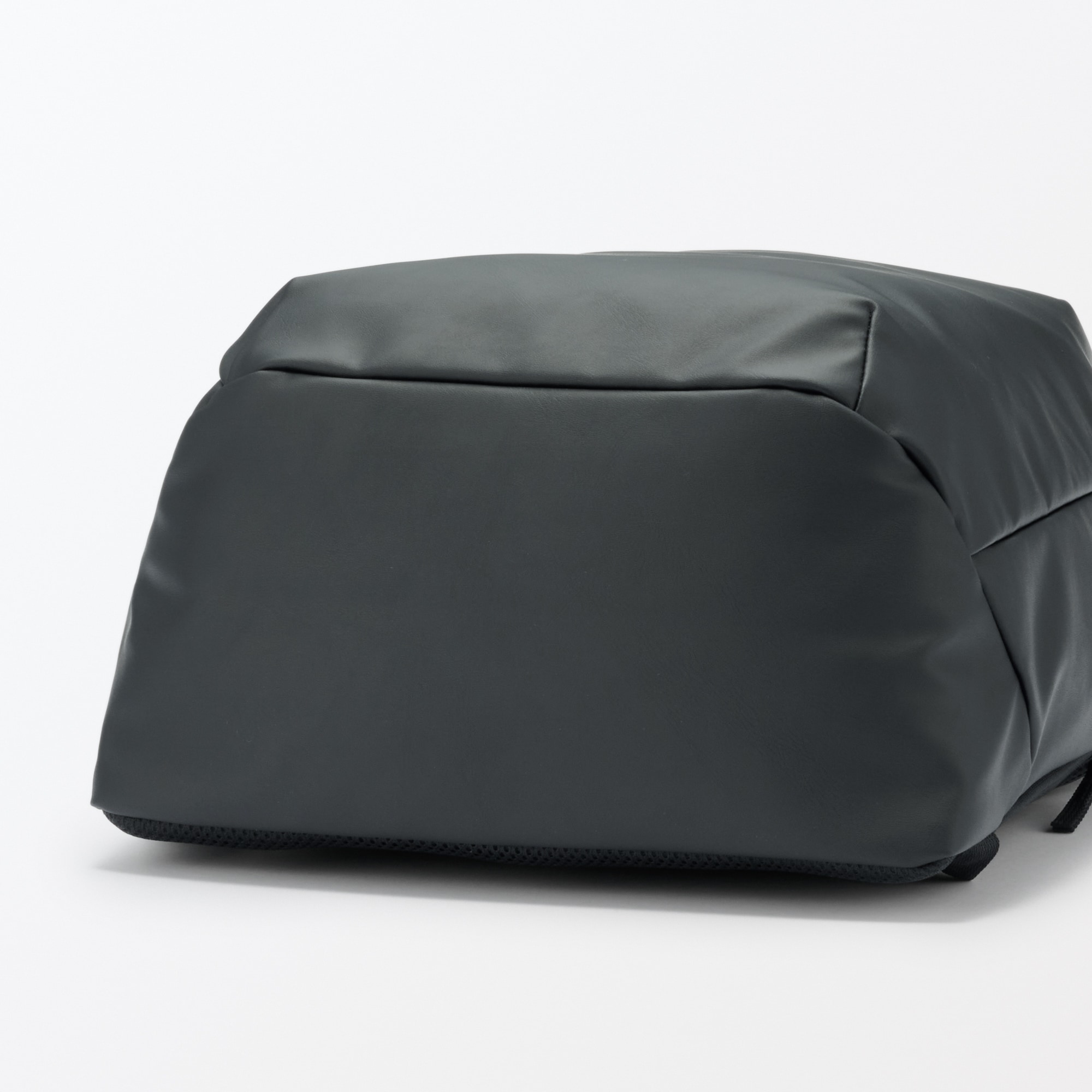 植物由来の原料を使った　デイバッグ