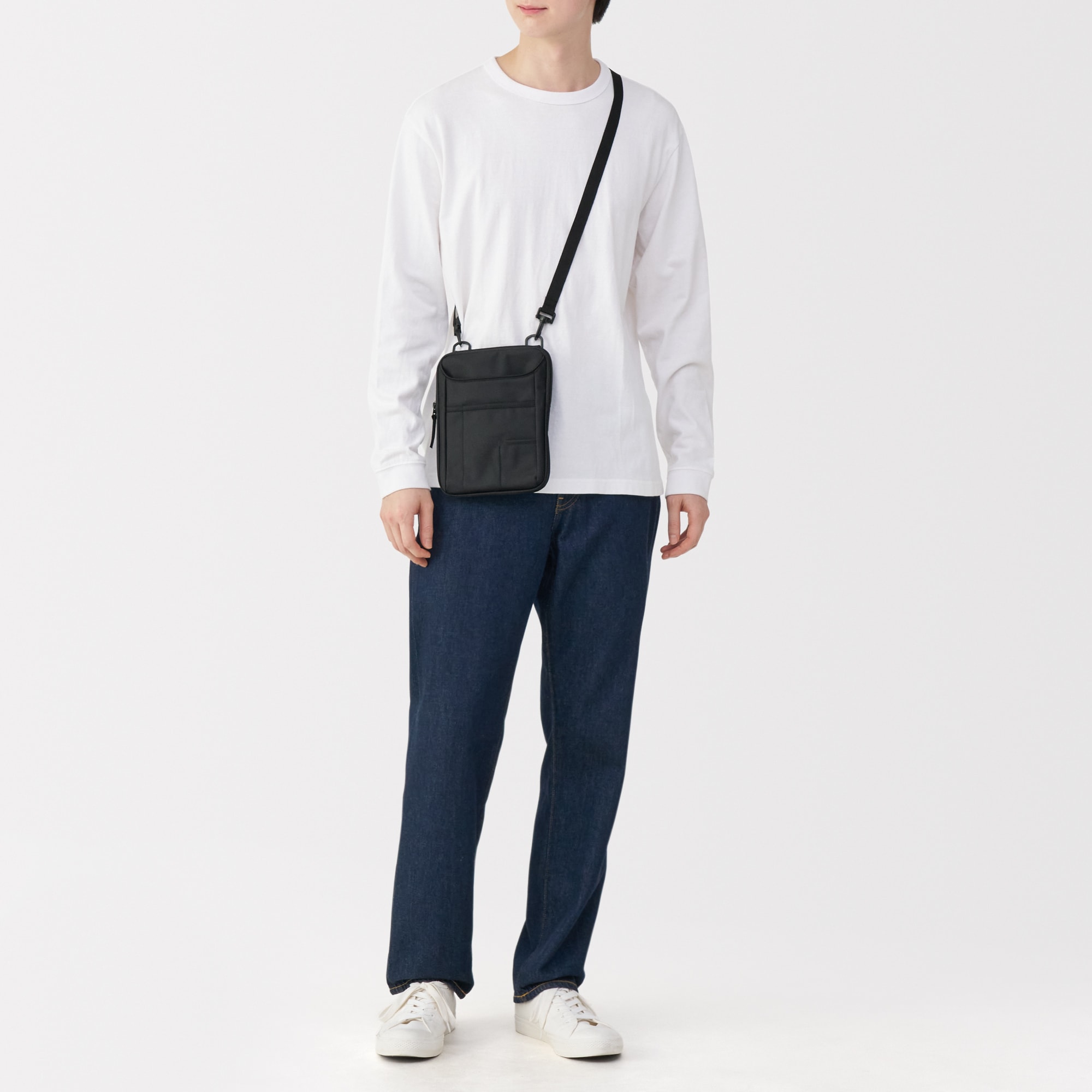 ペン差し付き　撥水ショルダーバッグ