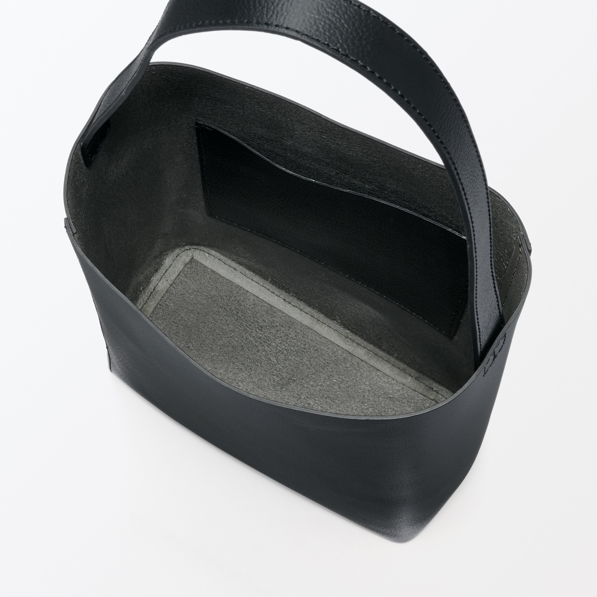 ヌメ革　ワンショルダーバッグ