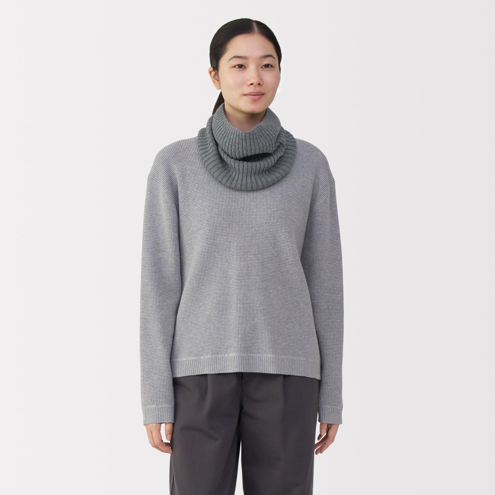 首のチクチクを抑えたメリノウール混　ネックウォーマー