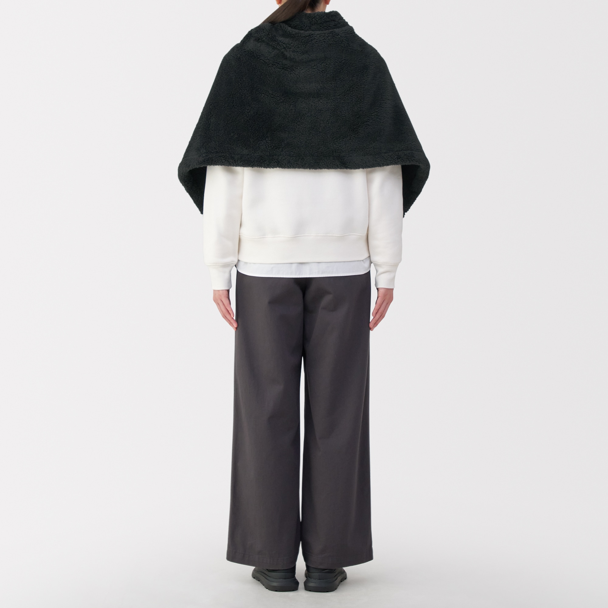 再生ポリエステルあったかボア　ケープ