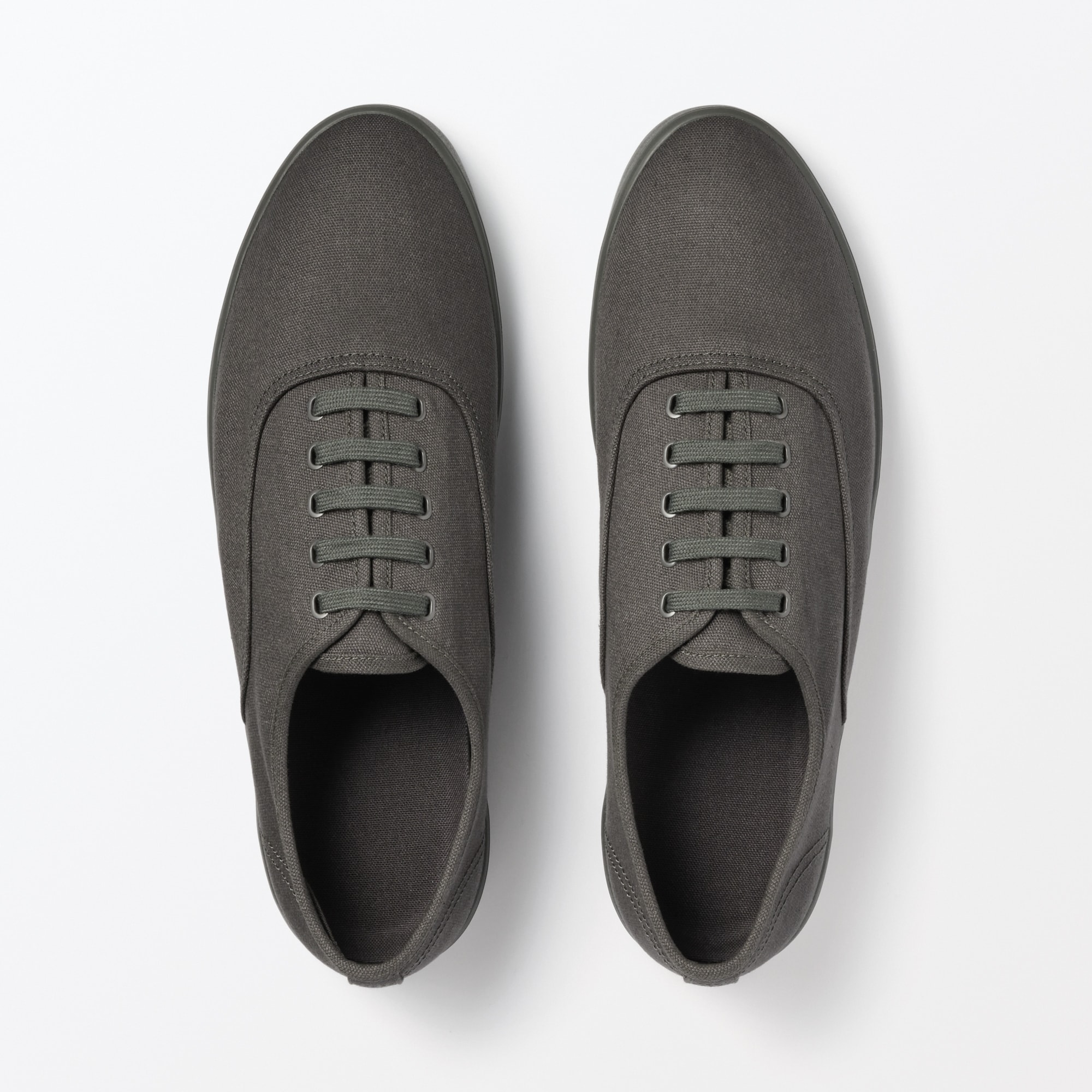 紳士　柔らかい中敷を使用した　撥水キャンバススニーカー