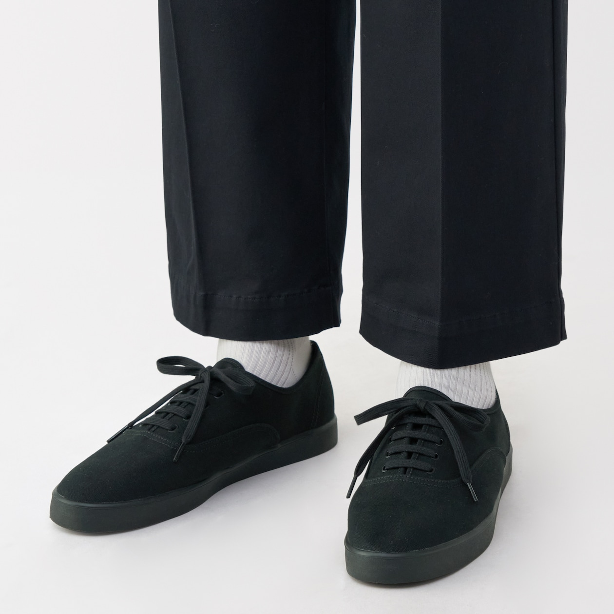 紳士　柔らかい中敷を使用した　撥水キャンバススニーカー