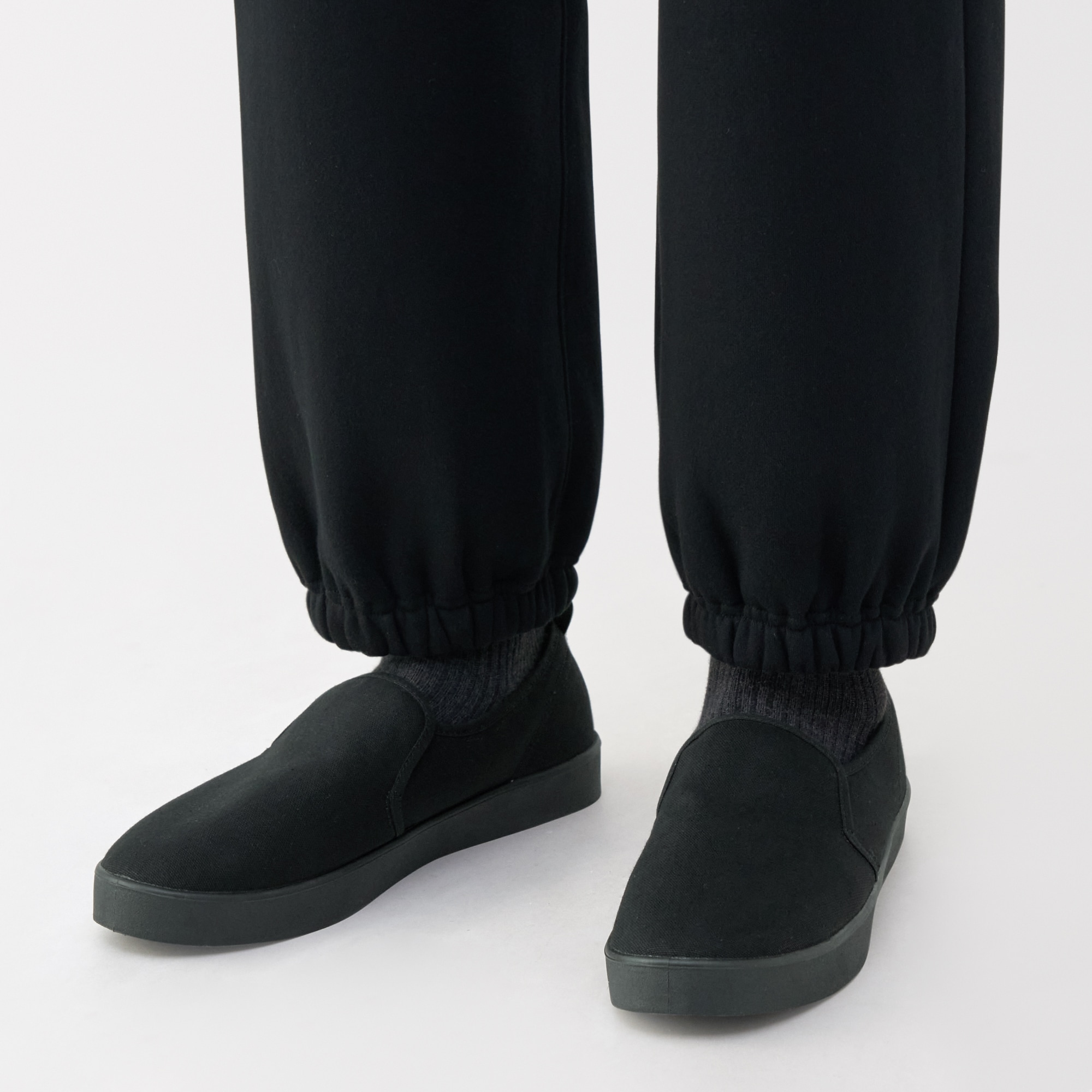 紳士　柔らかい中敷を使用した　撥水スリッポンスニーカー