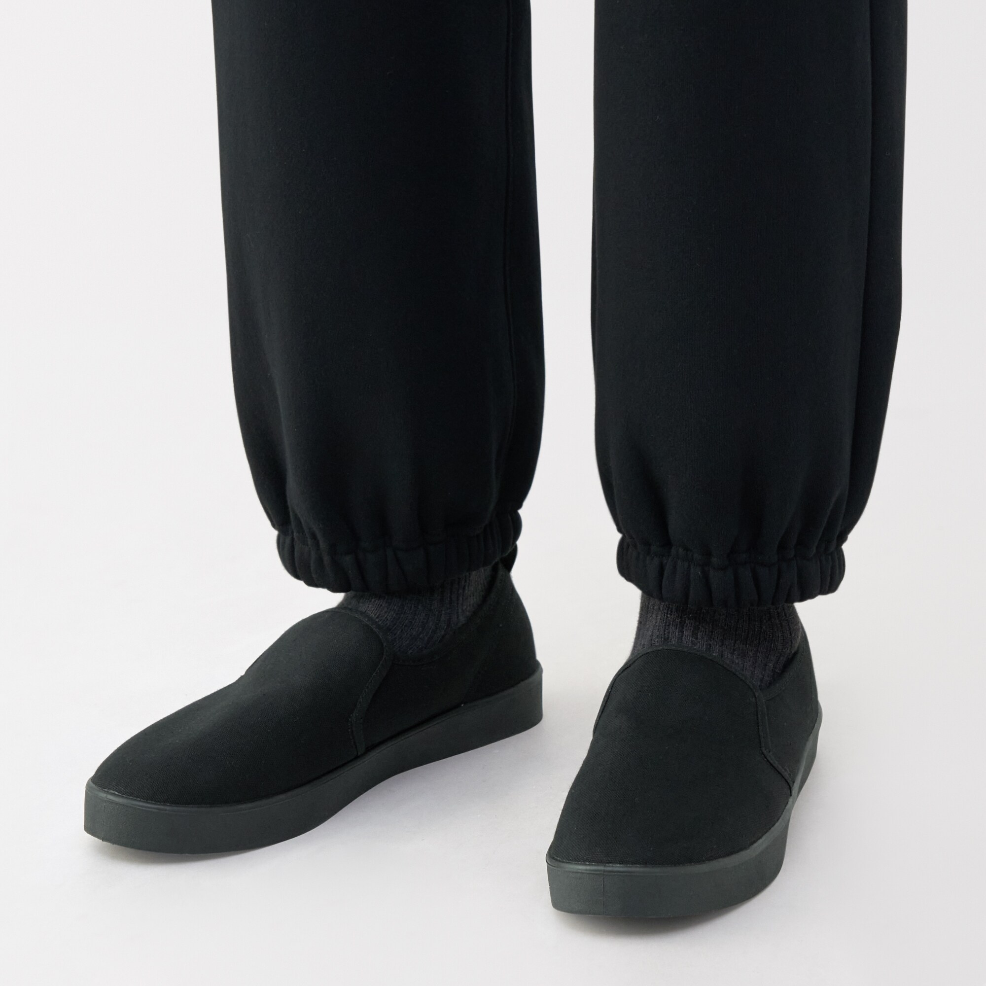 紳士　柔らかい中敷を使用した　撥水スリッポンスニーカー