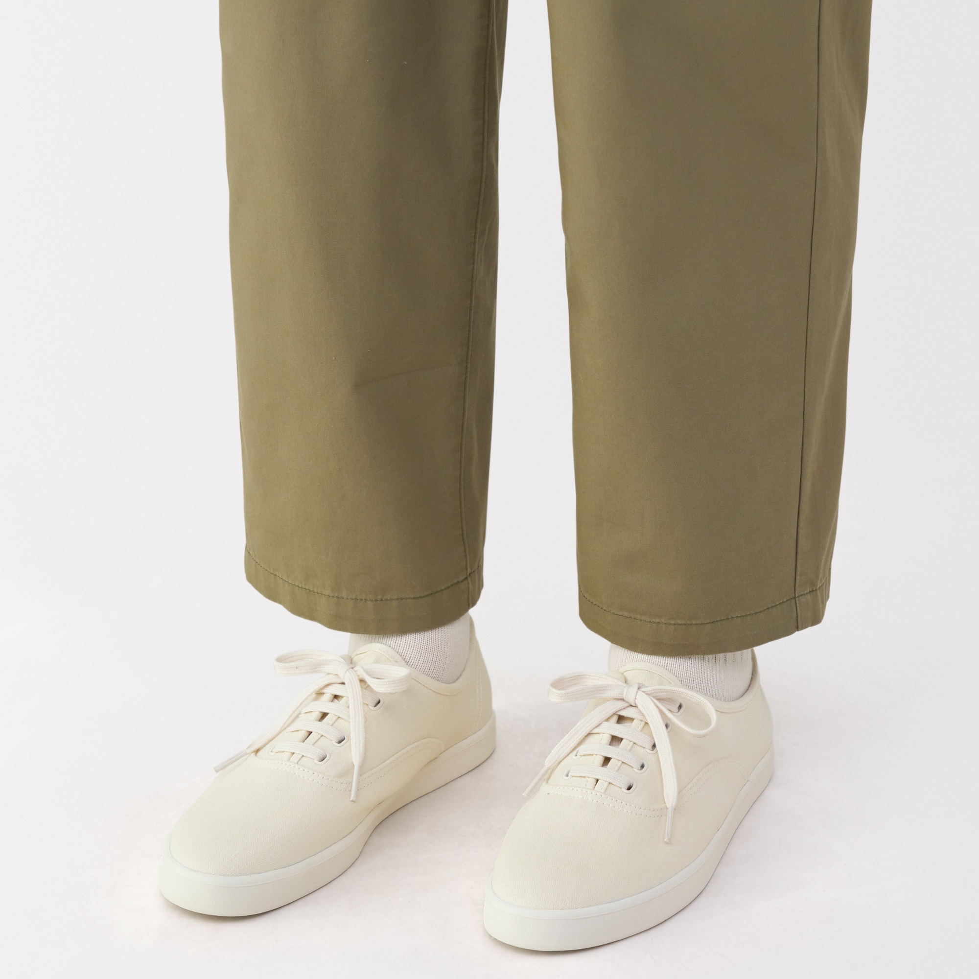 婦人　柔らかい中敷を使用した　撥水キャンバススニーカー