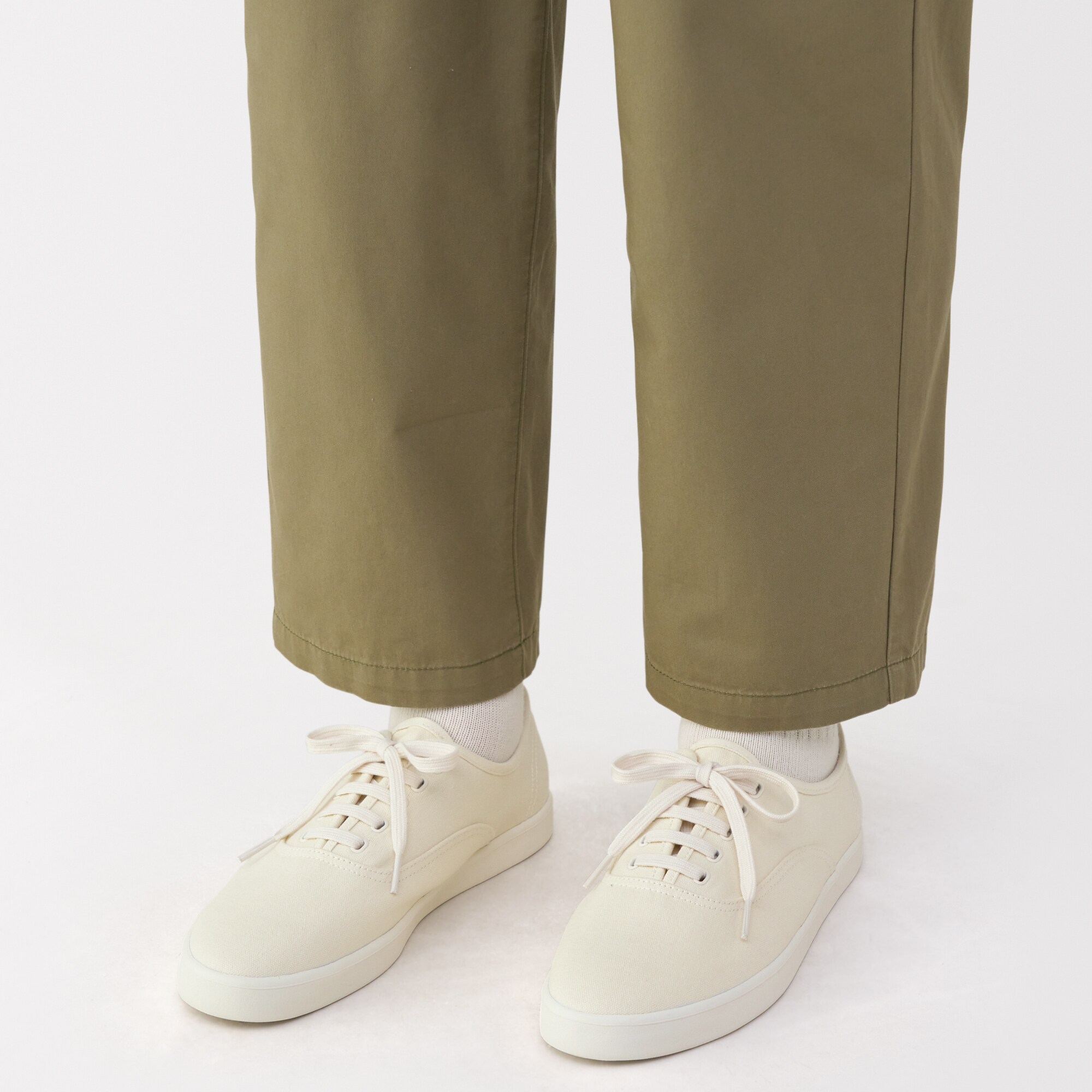 婦人　柔らかい中敷を使用した　撥水キャンバススニーカー