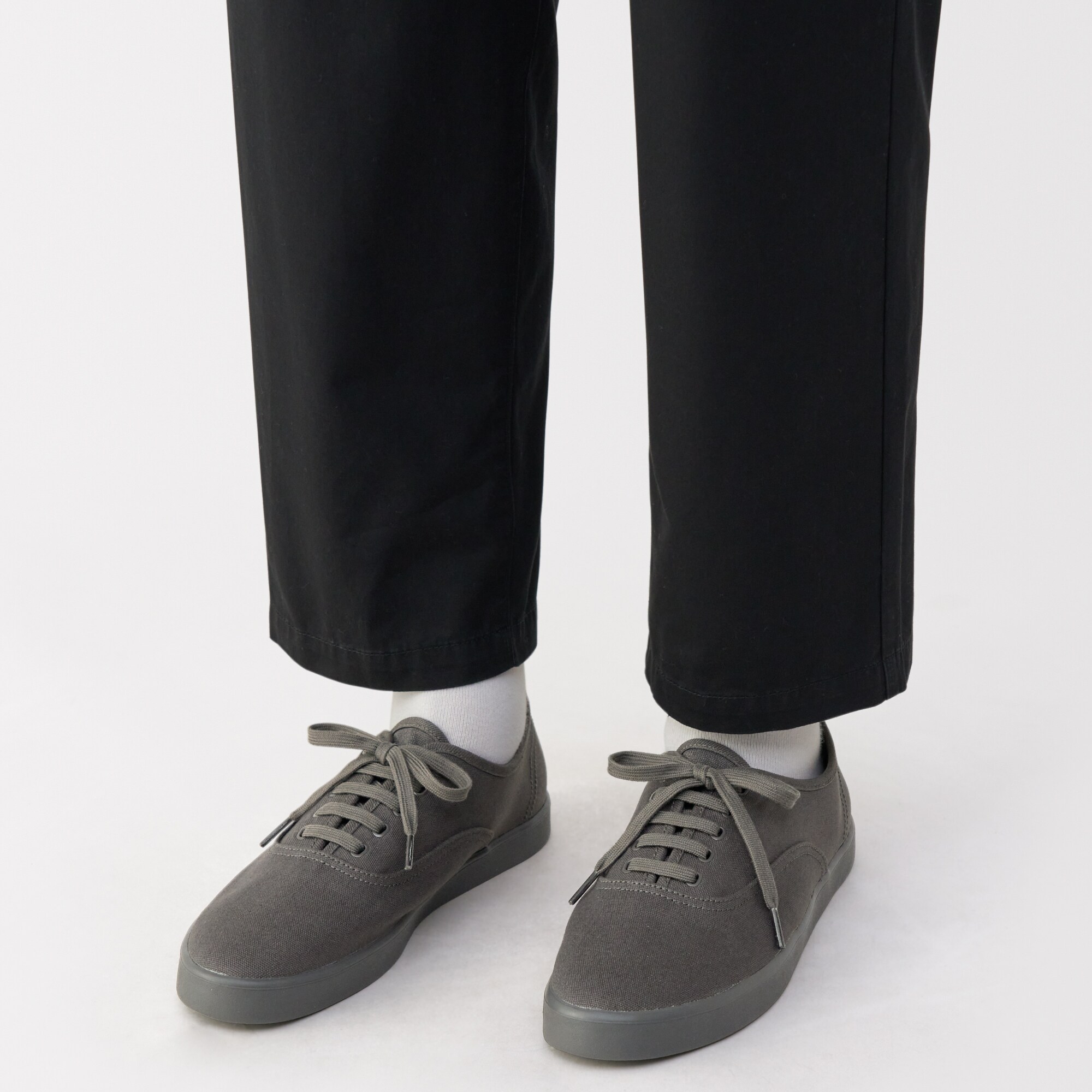 婦人　柔らかい中敷を使用した　撥水キャンバススニーカー