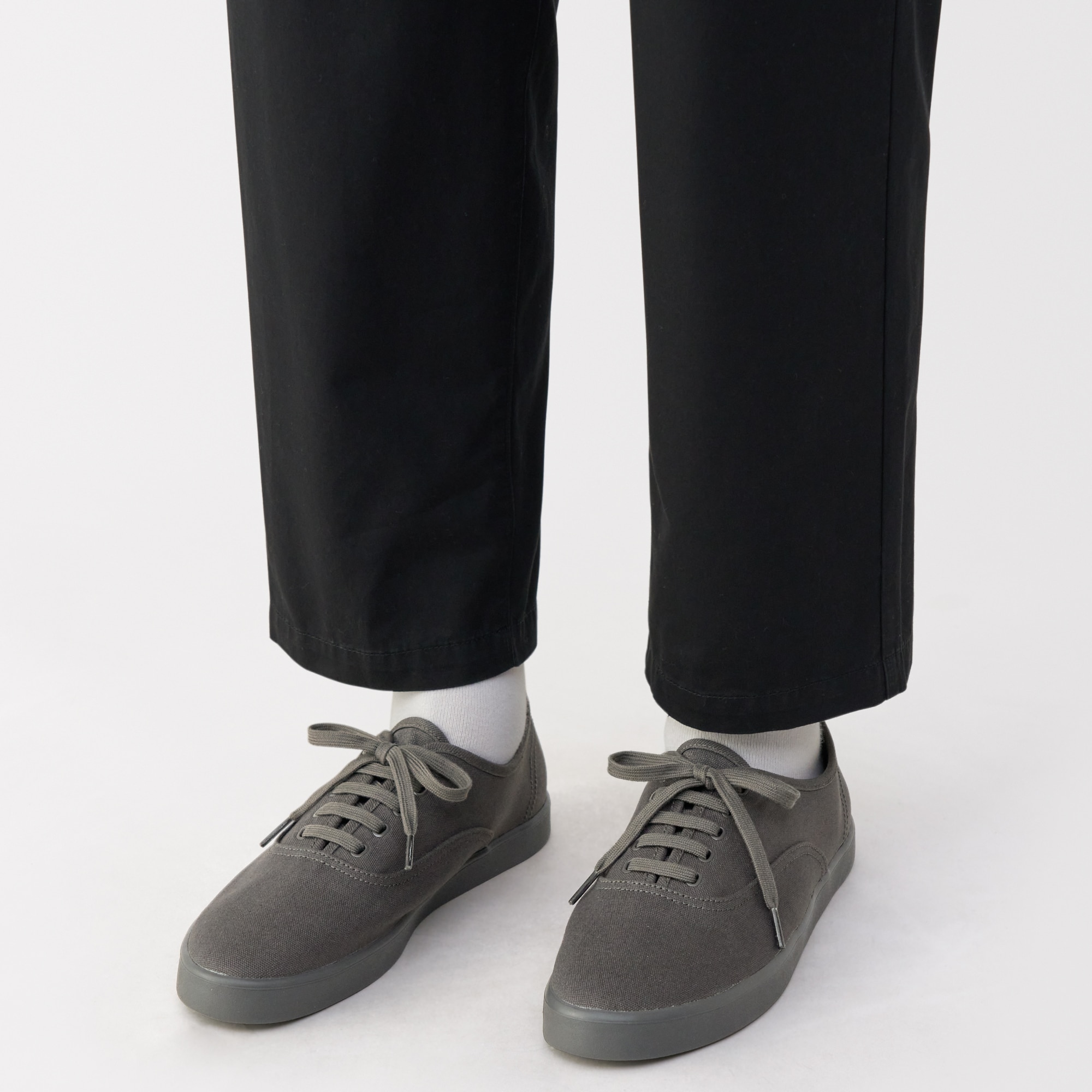 婦人　柔らかい中敷を使用した　撥水キャンバススニーカー