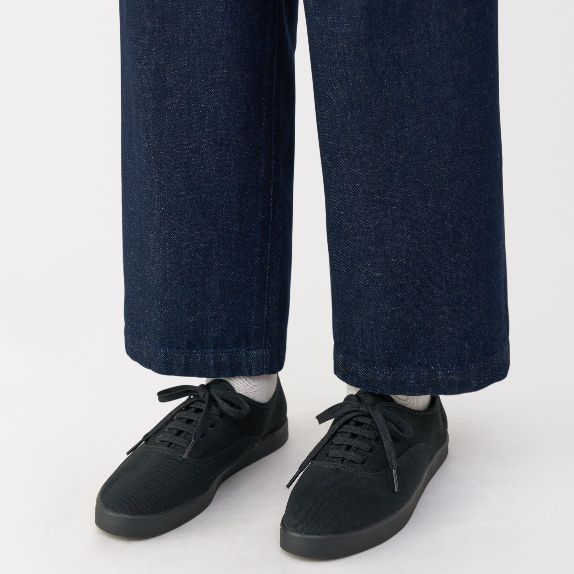 婦人　柔らかい中敷を使用した　撥水キャンバススニーカー