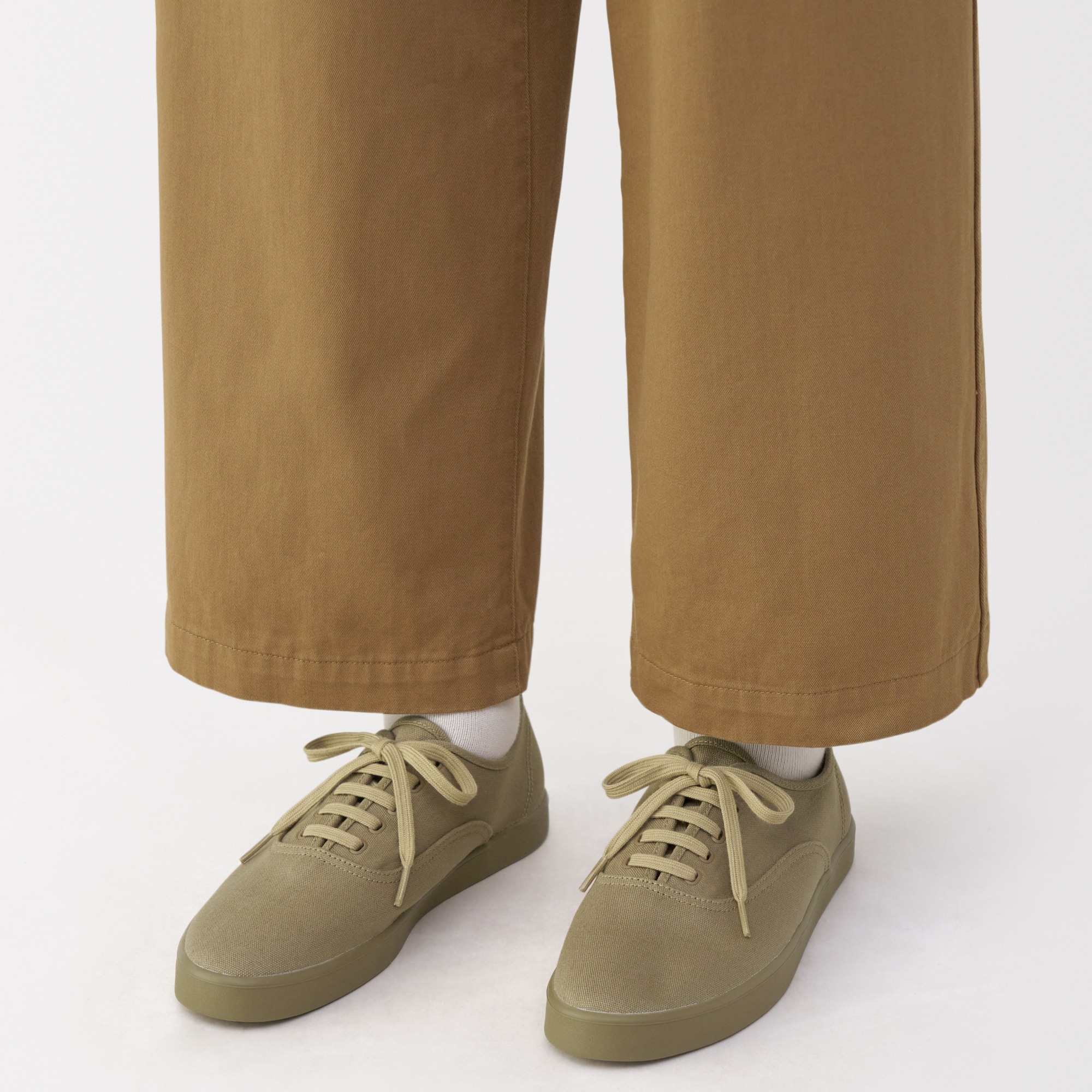 婦人　柔らかい中敷を使用した　撥水キャンバススニーカー