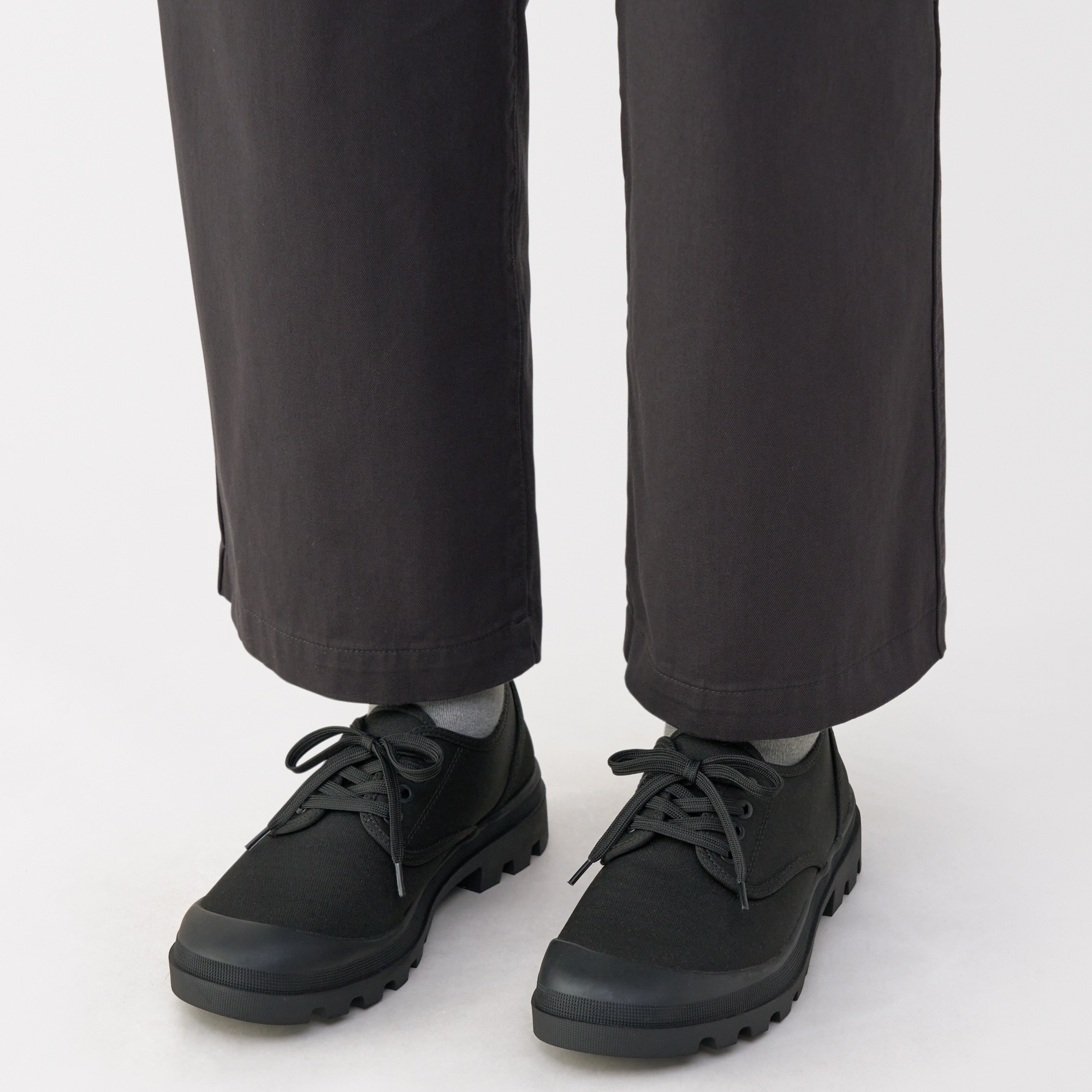 婦人　柔らかい中敷を使用した　撥水タンクソールシューズ