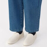 婦人　柔らかい中敷を使用した　撥水スリッポンスニーカー