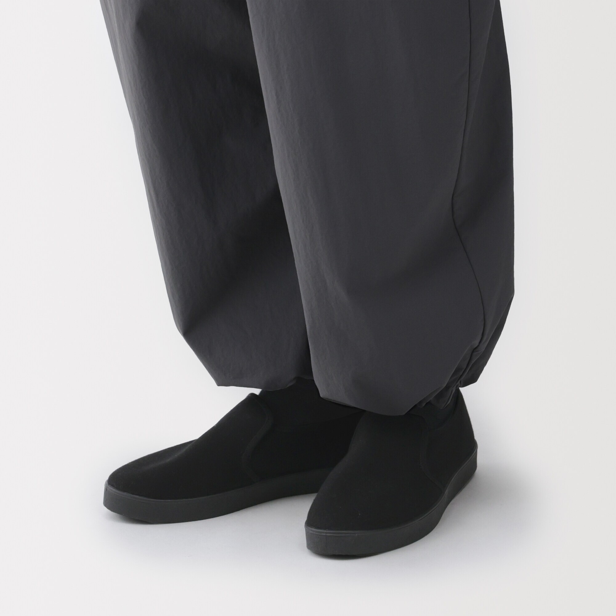 婦人　柔らかい中敷を使用した　撥水スリッポンスニーカー