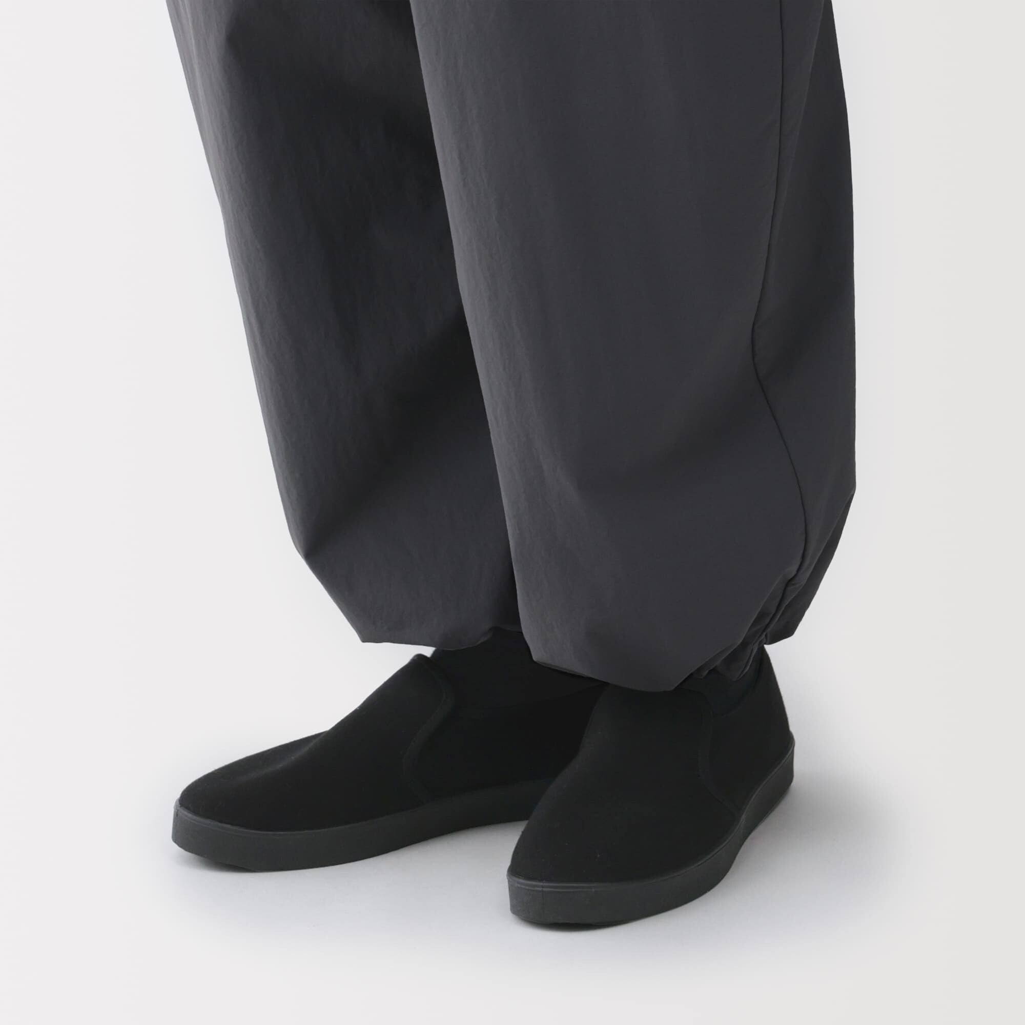 婦人　柔らかい中敷を使用した　撥水スリッポンスニーカー