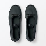 婦人　柔らかい中敷を使用した　撥水ストラップリボンフラットシューズ