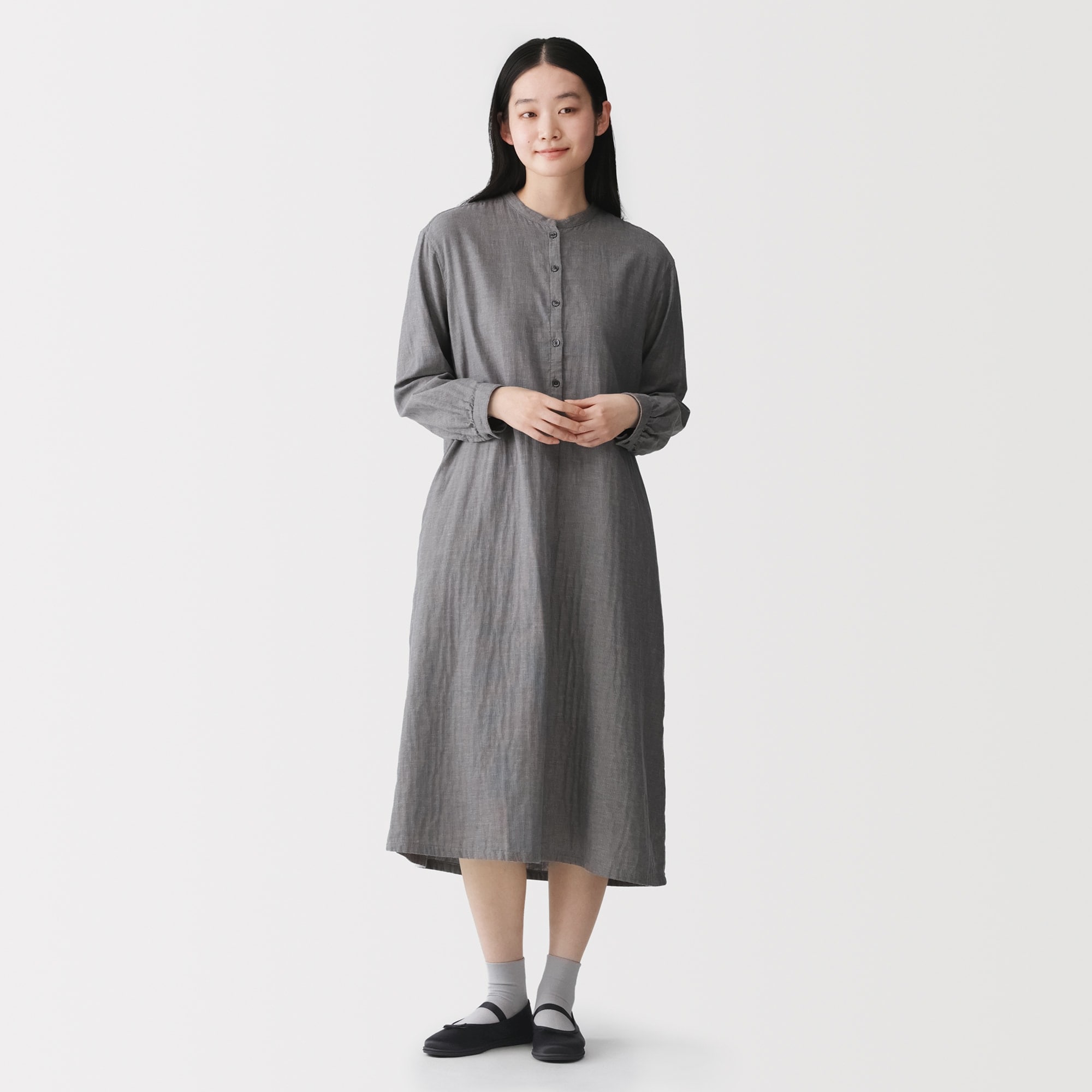 婦人　柔らかい中敷を使用した　撥水ストラップリボンフラットシューズ