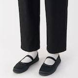 婦人　柔らかい中敷を使用した　撥水ストラップリボンフラットシューズ