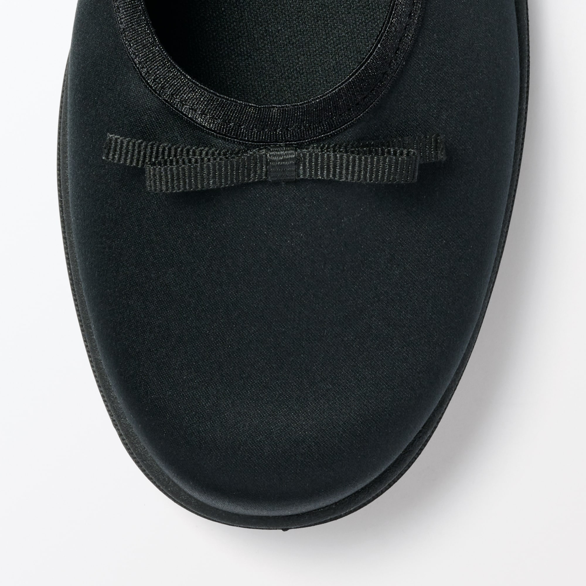 婦人　柔らかい中敷を使用した　撥水ストラップリボンフラットシューズ