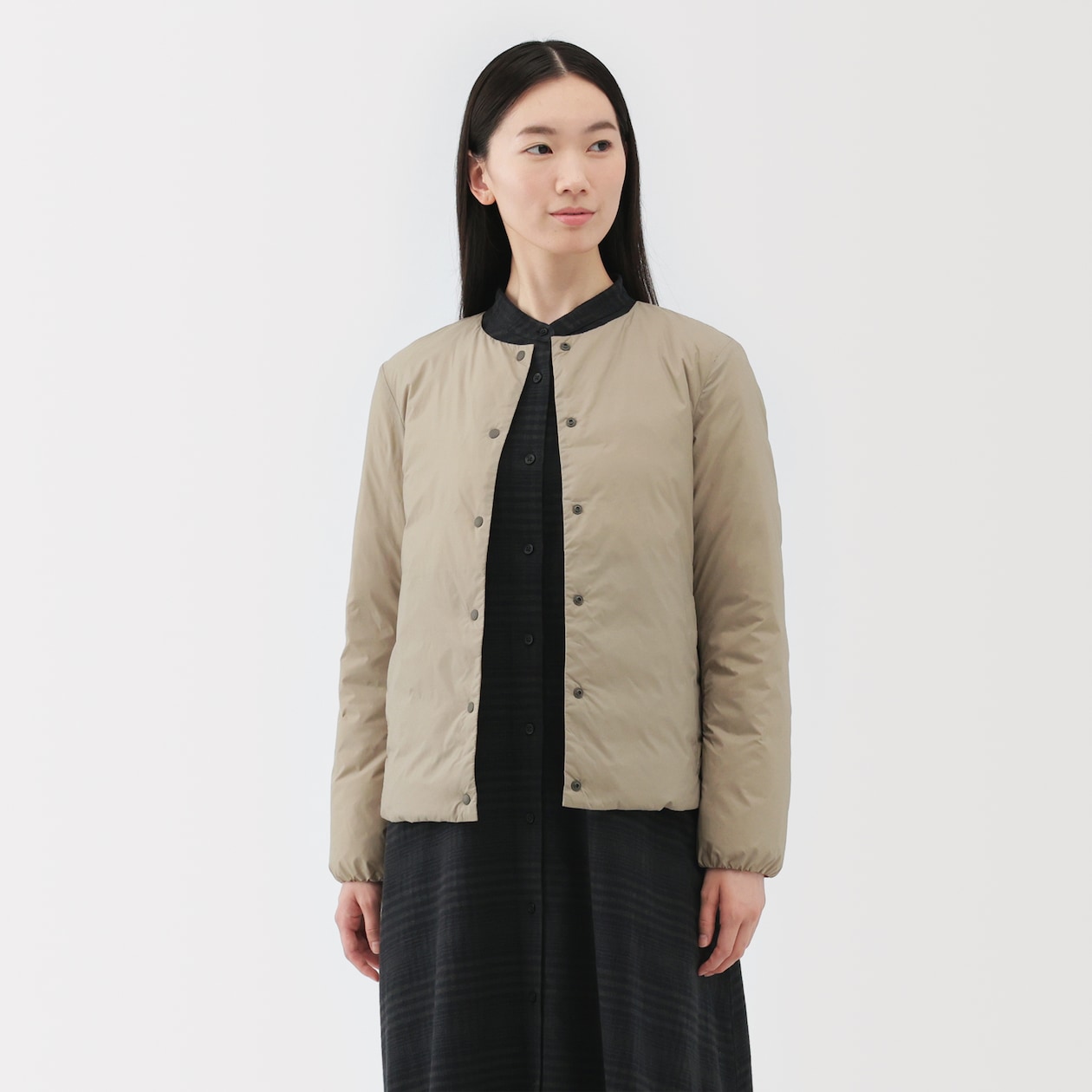 婦人　軽量ダウンポケッタブルノーカラージャケット