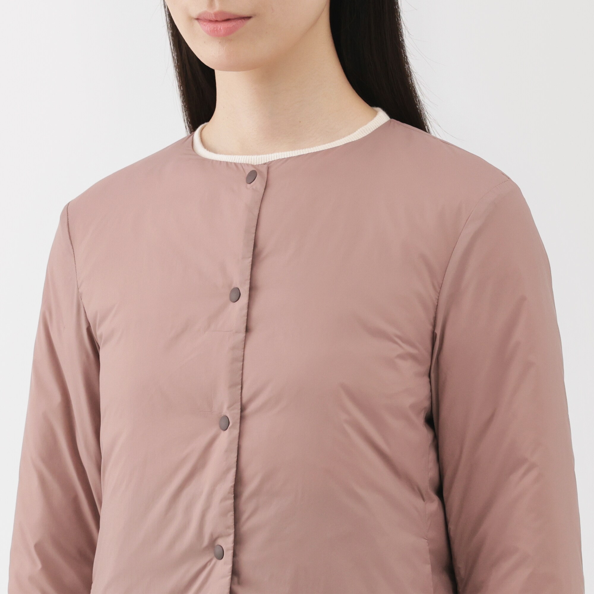 婦人　軽量ダウンポケッタブルノーカラージャケット