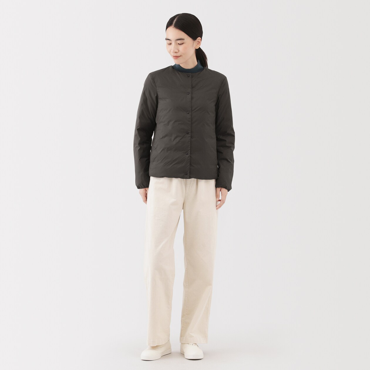 婦人　軽量ダウンポケッタブルノーカラージャケット