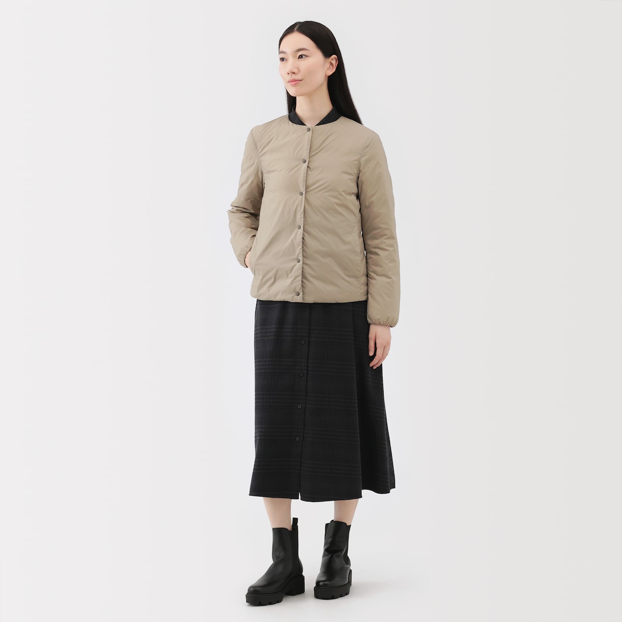 婦人　軽量ダウンポケッタブルノーカラージャケット