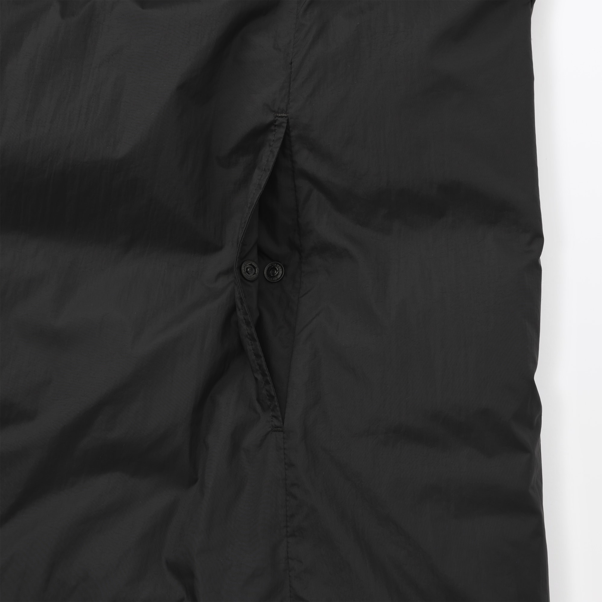 婦人　軽量ダウンポケッタブルノーカラーロングベスト