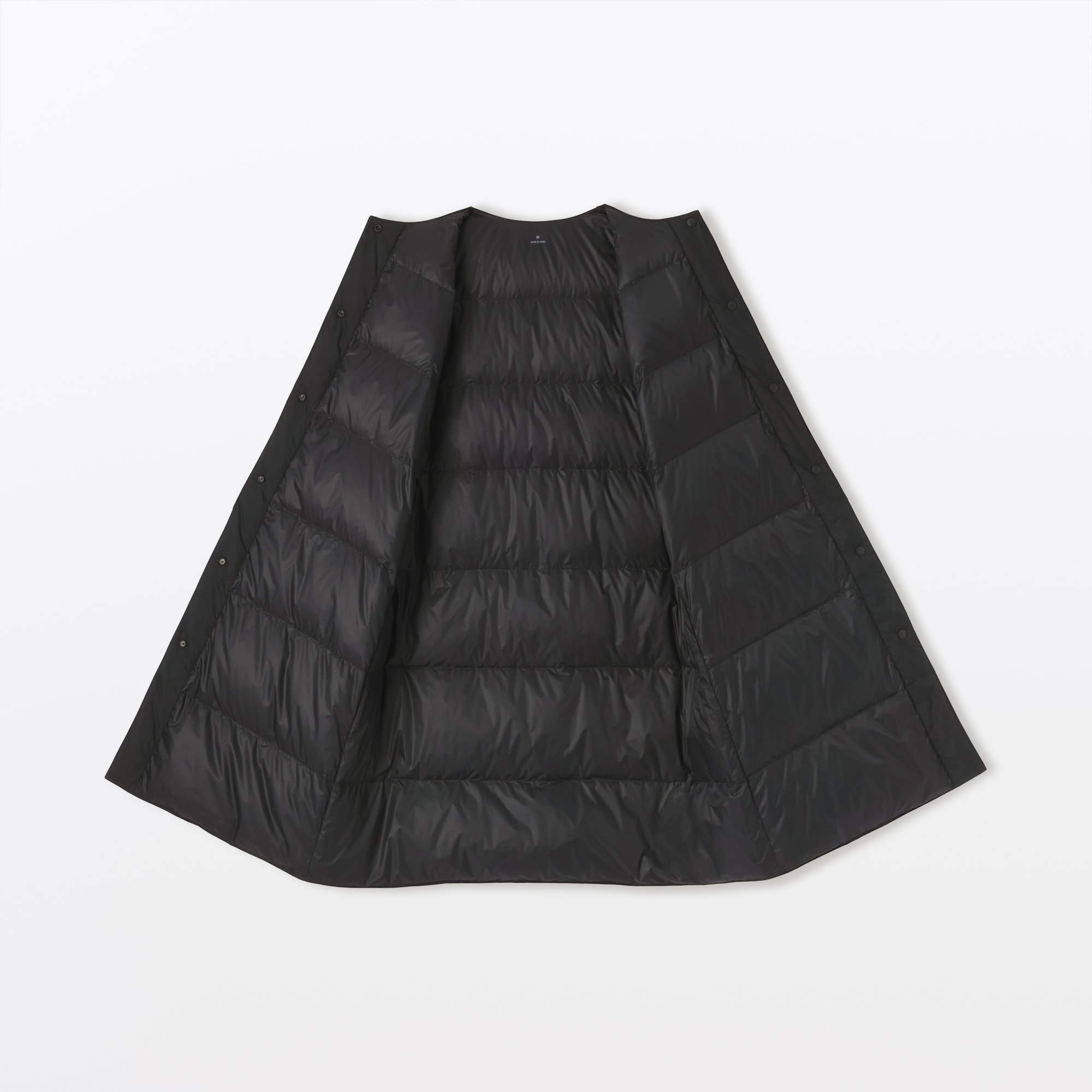 婦人　軽量ダウンポケッタブルノーカラーロングベスト