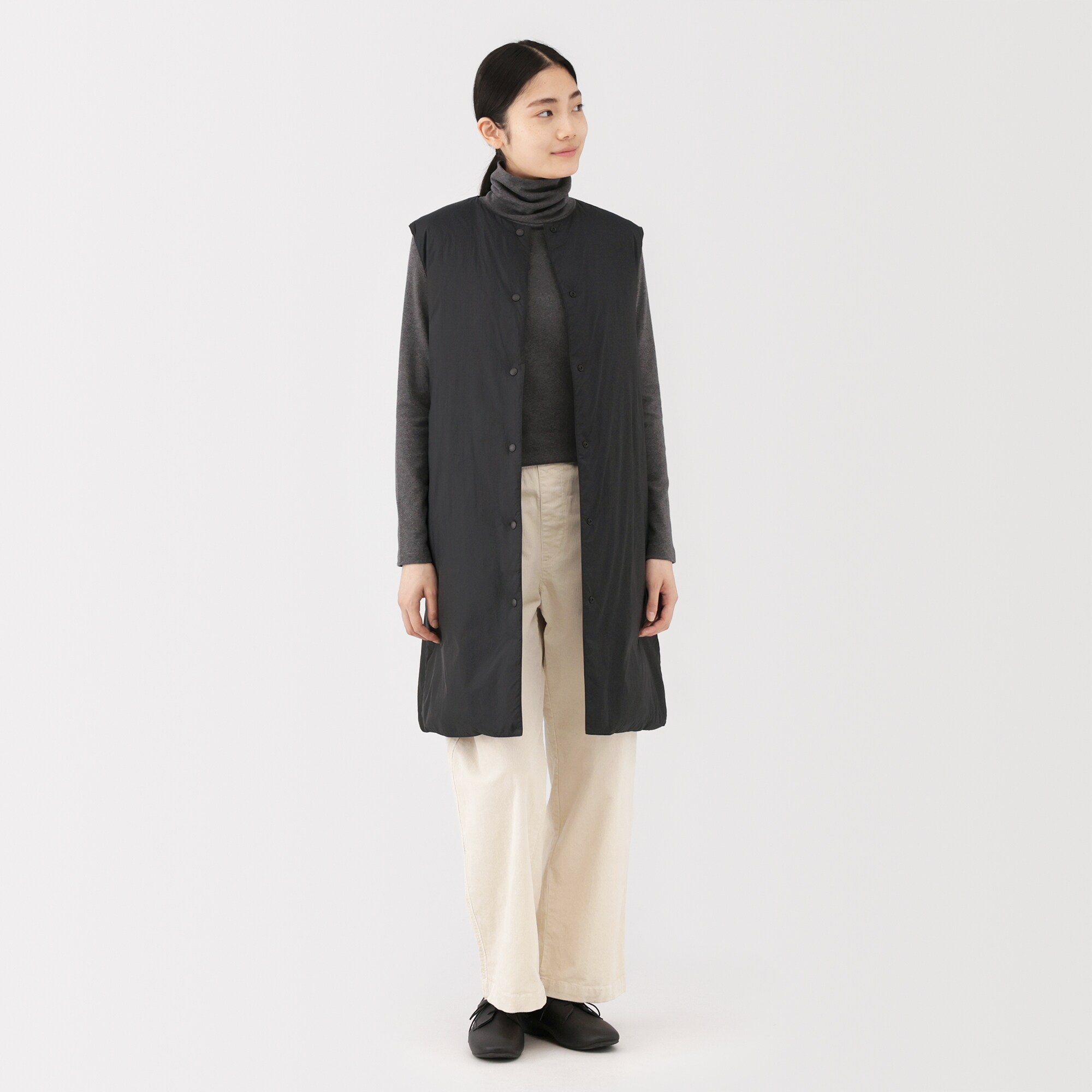 婦人　軽量ダウンポケッタブルノーカラーロングベスト