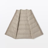 婦人　軽量ダウンポケッタブルノーカラーロングベスト