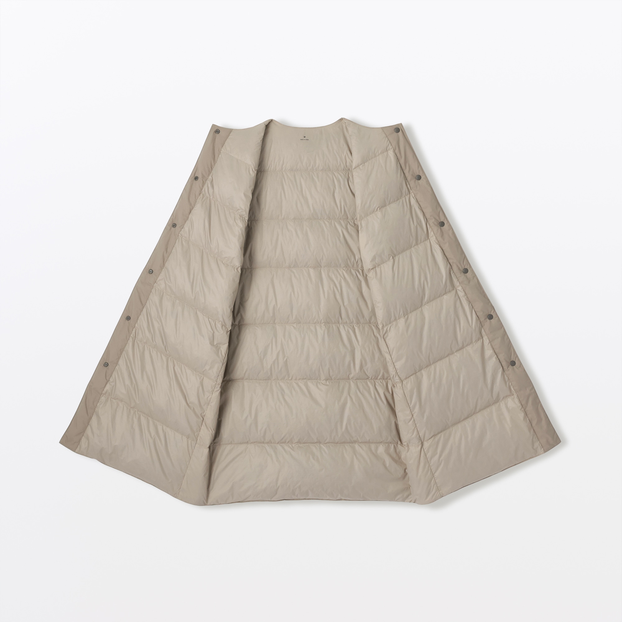 婦人　軽量ダウンポケッタブルノーカラーロングベスト