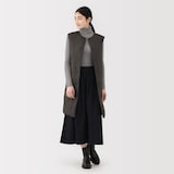 婦人　軽量ダウンポケッタブルノーカラーロングベスト