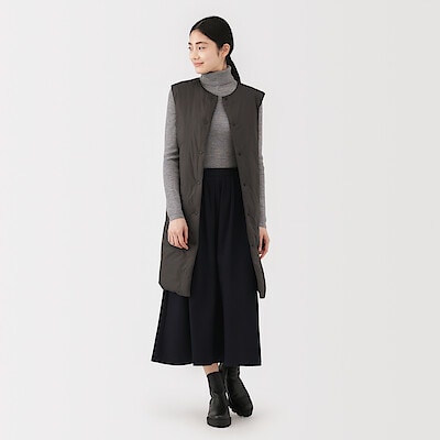 婦人　軽量ダウンポケッタブルノーカラーロングベスト