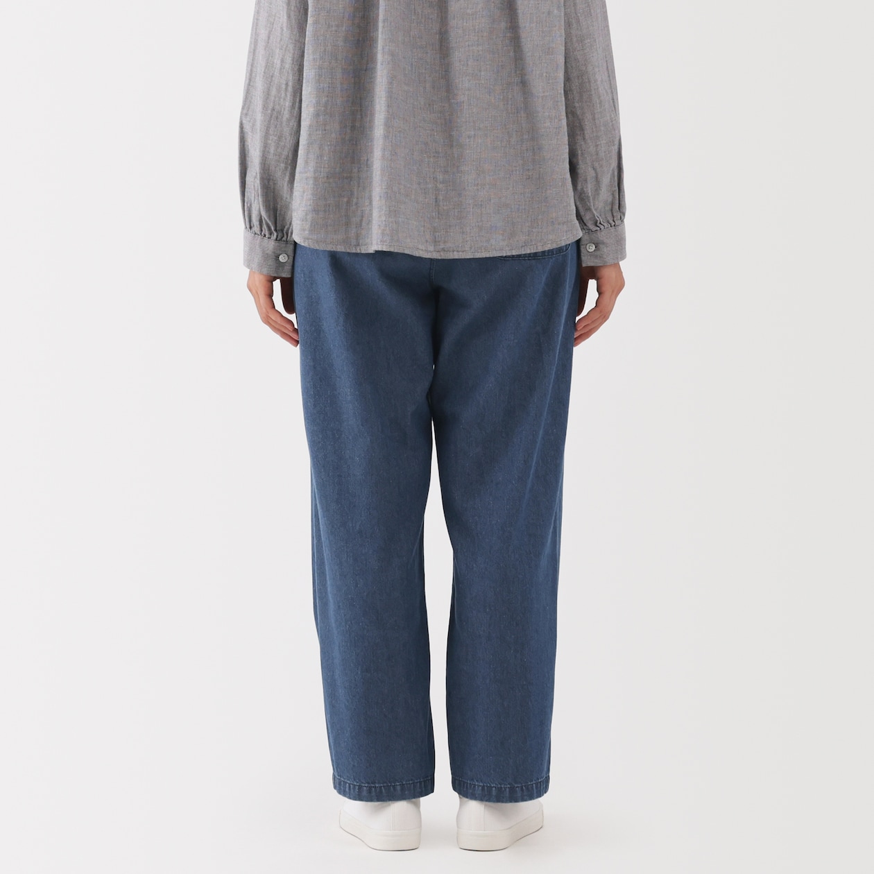 婦人　洗いざらし　デニムイージーテーパードパンツ