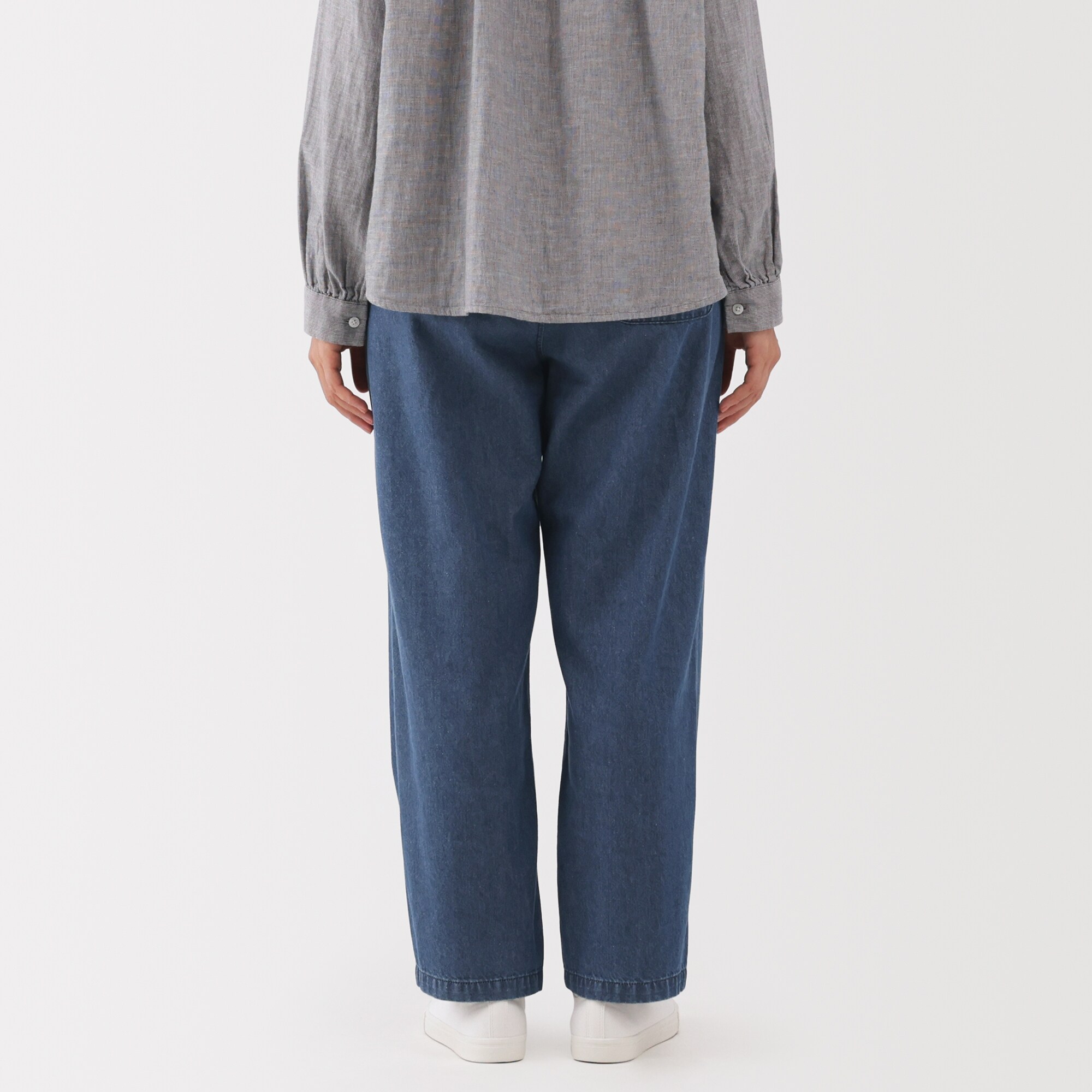 婦人　洗いざらし　デニムイージーテーパードパンツ