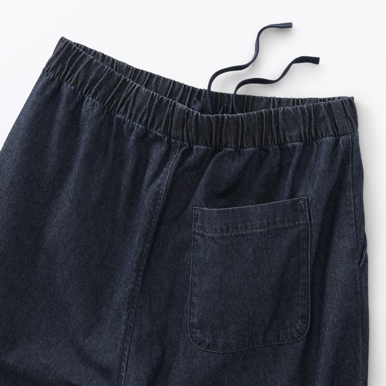 婦人　洗いざらし　デニムイージーテーパードパンツ