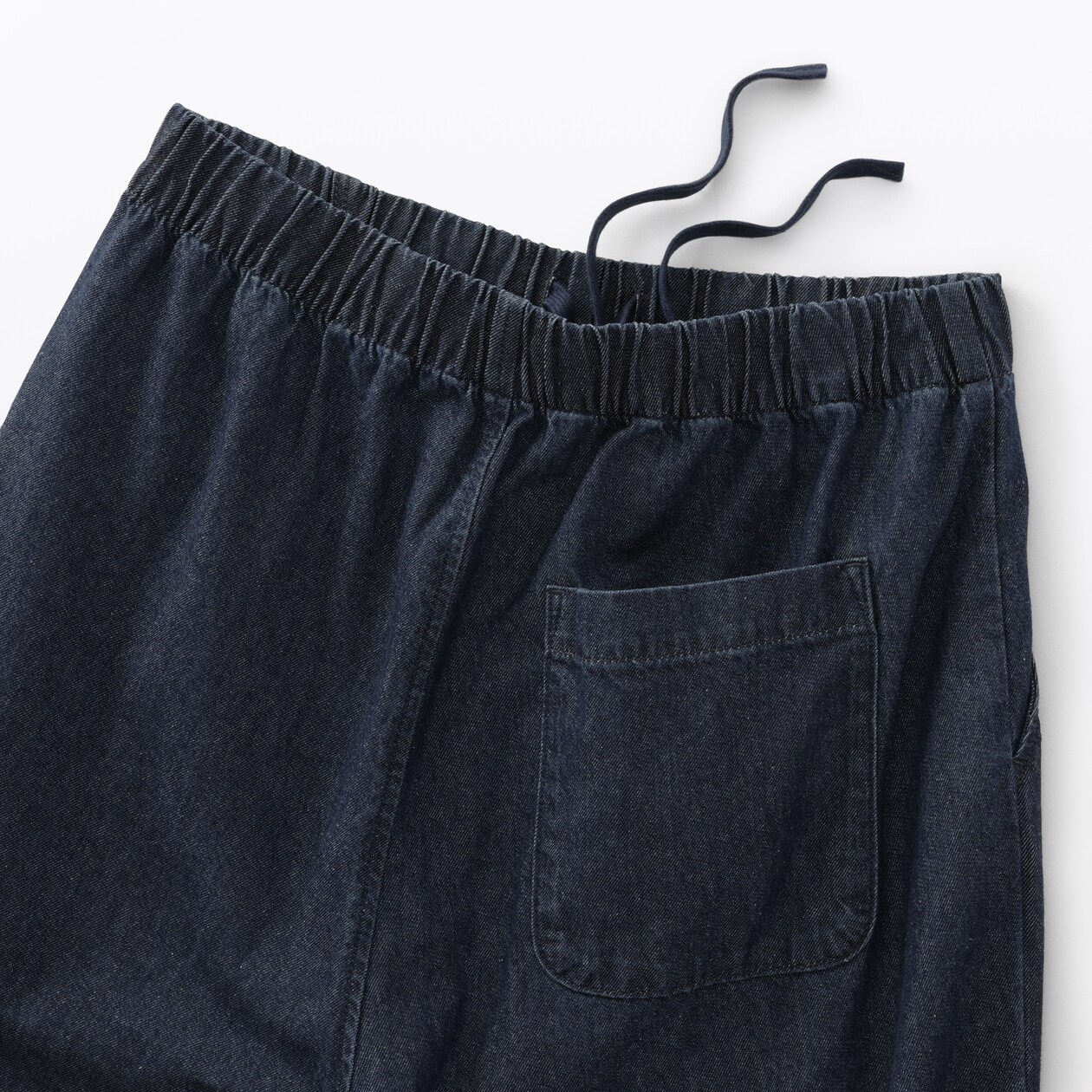 婦人　洗いざらし　デニムイージーテーパードパンツ