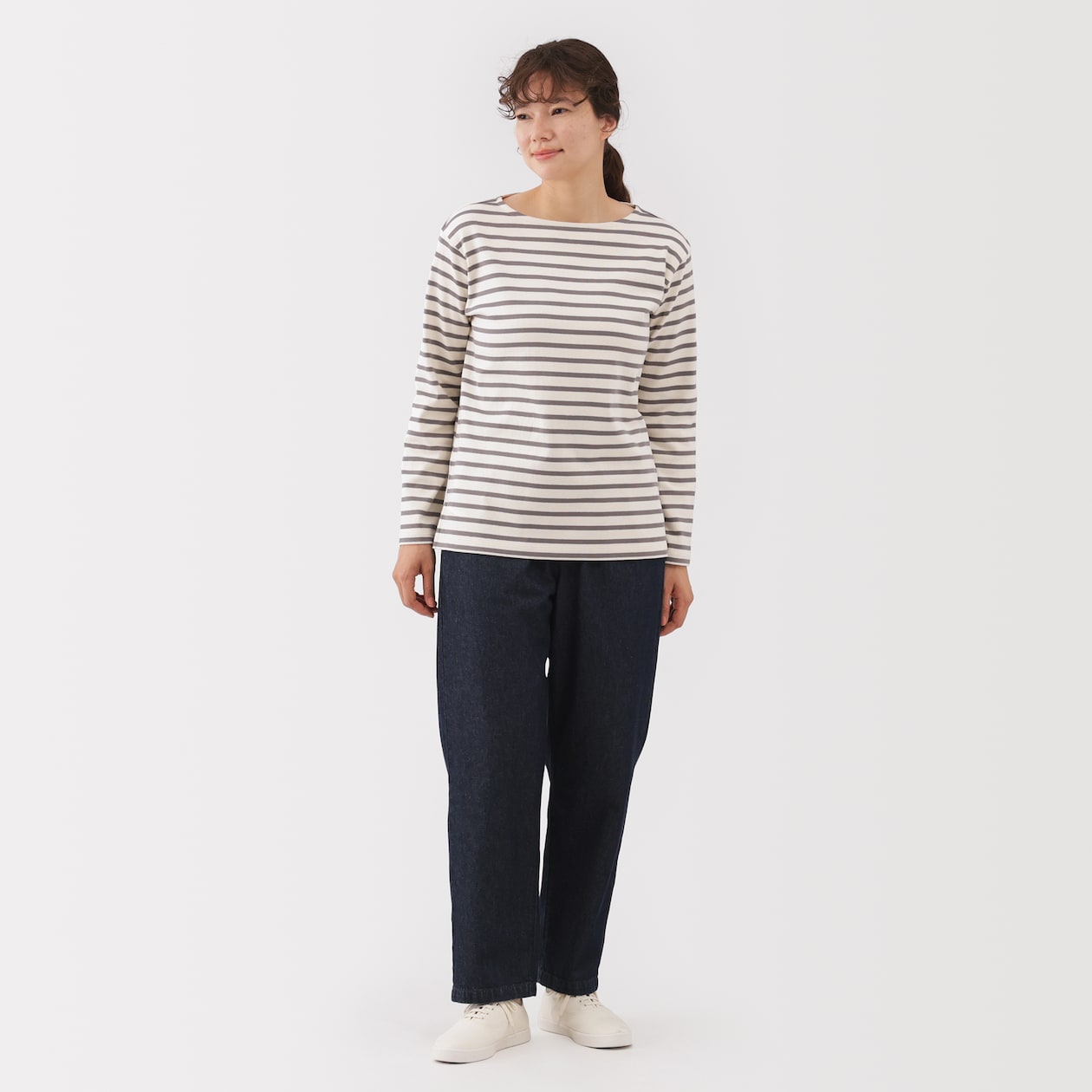 婦人　洗いざらし　デニムイージーテーパードパンツ