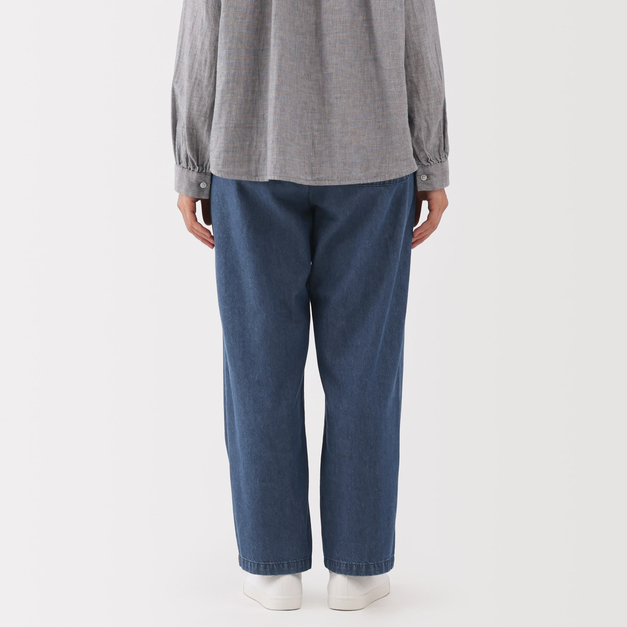 婦人　洗いざらし　デニムイージーテーパードパンツ