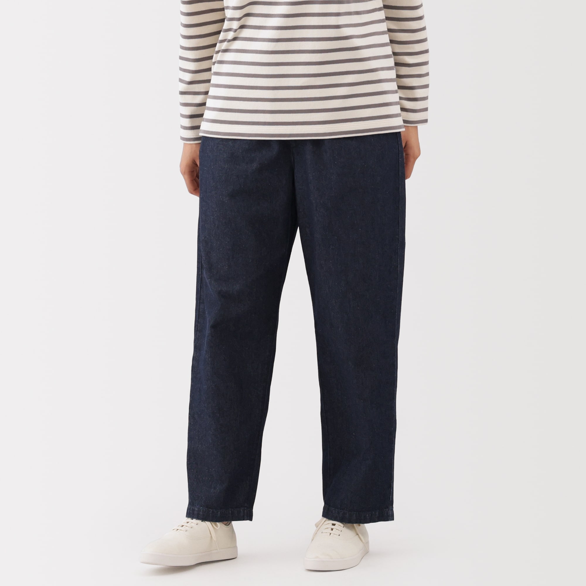 婦人　洗いざらし　デニムイージーテーパードパンツ